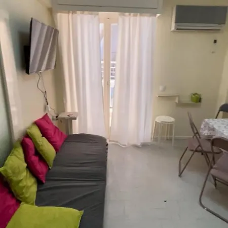 Loutraki, Poseidonos Seaside アパート